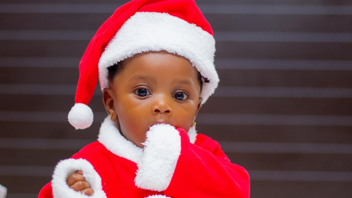 baby-wearing-santa-costume-1724173