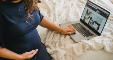pregnant woman laptop